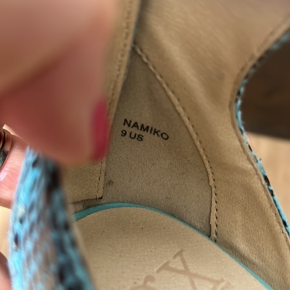 GX Namiko Turquoise & Black Faux Snakeskin Heel w/Black Fishnet Accents Size 9 - Picture 5 of 5